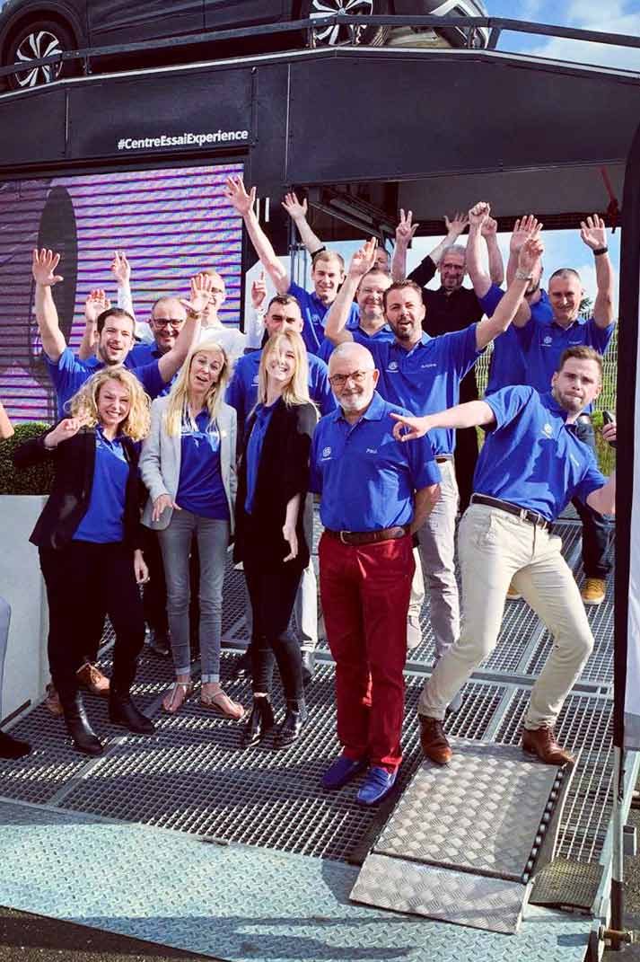 Equipe Volkswagen joyeux grâce au Centre d'Essai Expérience